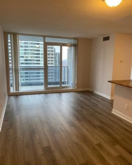 Rent Condo C5192116