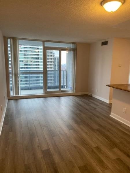 Rent Condo C5192116