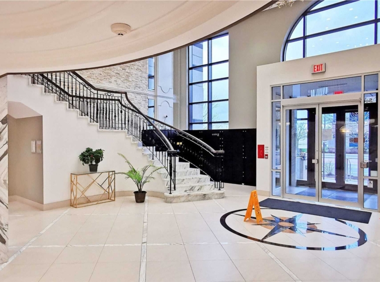 Rent condo in N5430574