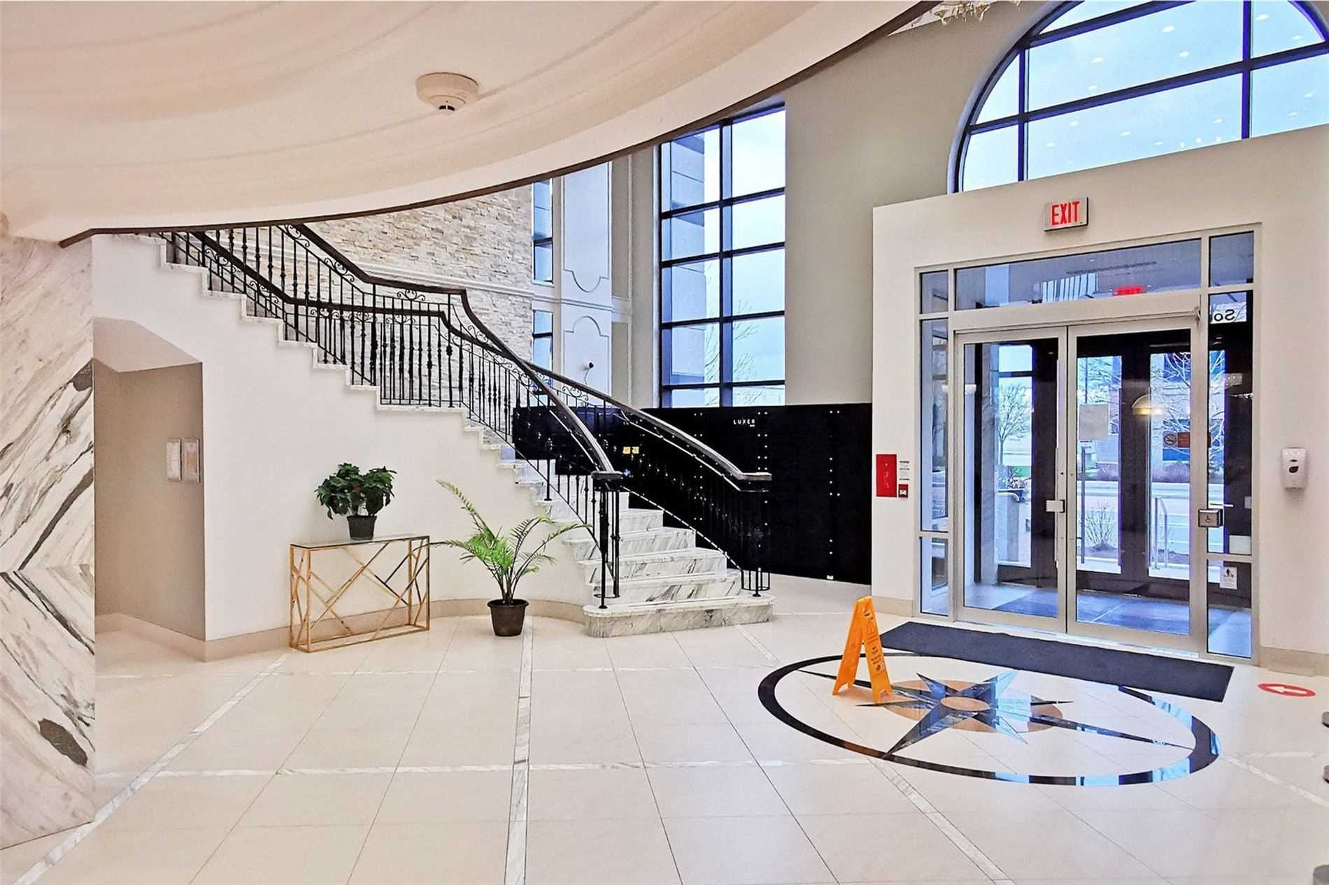 Rent condo in N5430574