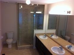 Rent condo in N5436139